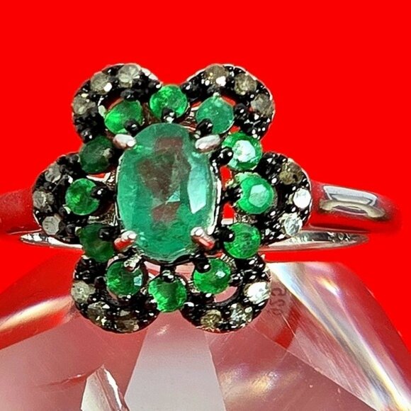 925 Sterling Silver Ring Sz 7 with Natural Emerald & 18 Natural Diamonds. - Picture 1 of 15